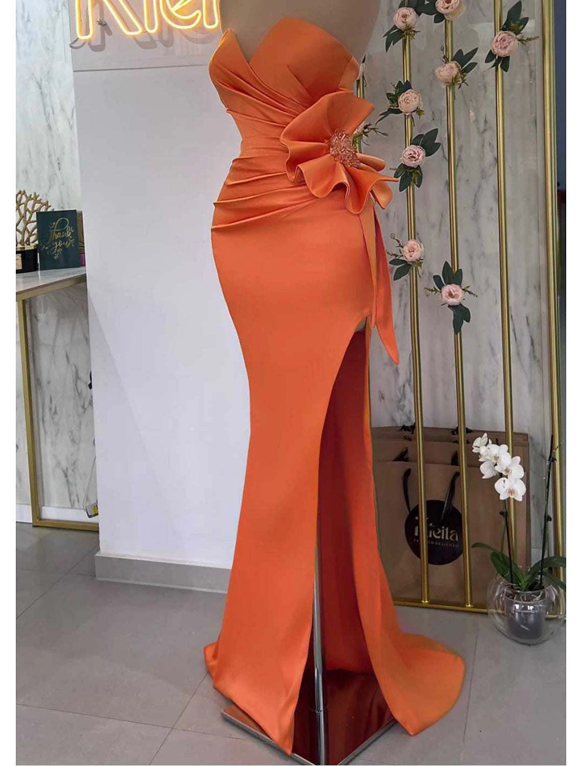 Meerjungfrau/Trompete Abendkleid Blumenkleid Maskerade Abschlussball Sweep/Pinsel Zug Ärmellos Trägerlos Satin mit Schlitz