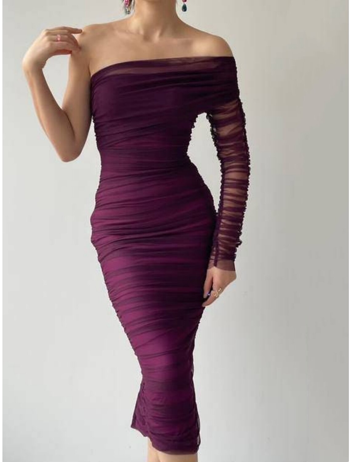 Etuikleid/Säulen-Abendkleid, sexy Kleid, formell, knielang, lange Ärmel, eine Schulter, Tüll mit gerüschtem Schlitz