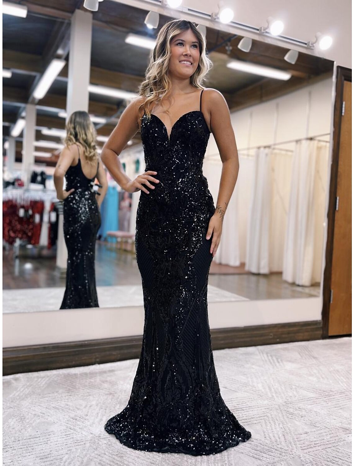 Meerjungfrau/Trompete Ballkleider Sparkle &amp; Shine Kleid Formale Hochzeit Party Sweep/Pinsel Zug Ärmellos V-Ausschnitt Pailletten Rückenfrei mit Pailletten
