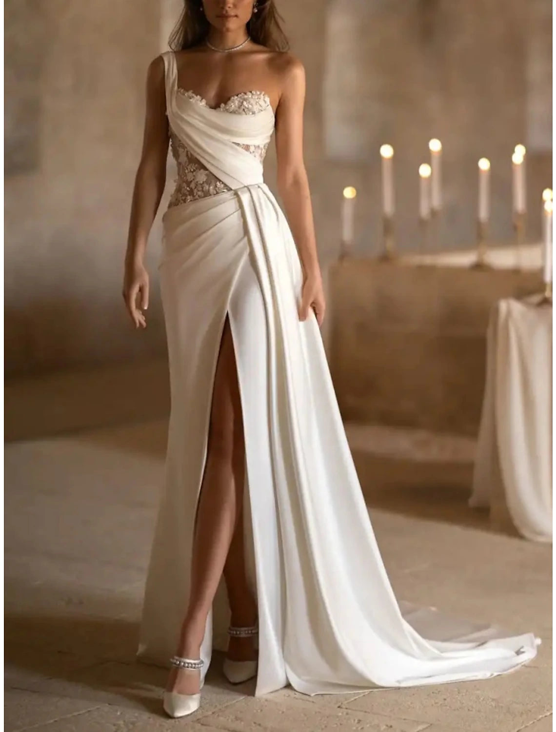 Hall Mature Brautkleider A-Linie Eine Schulter Ärmellos Hofschleppe Satin Brautkleider Mit Falten Applikationen