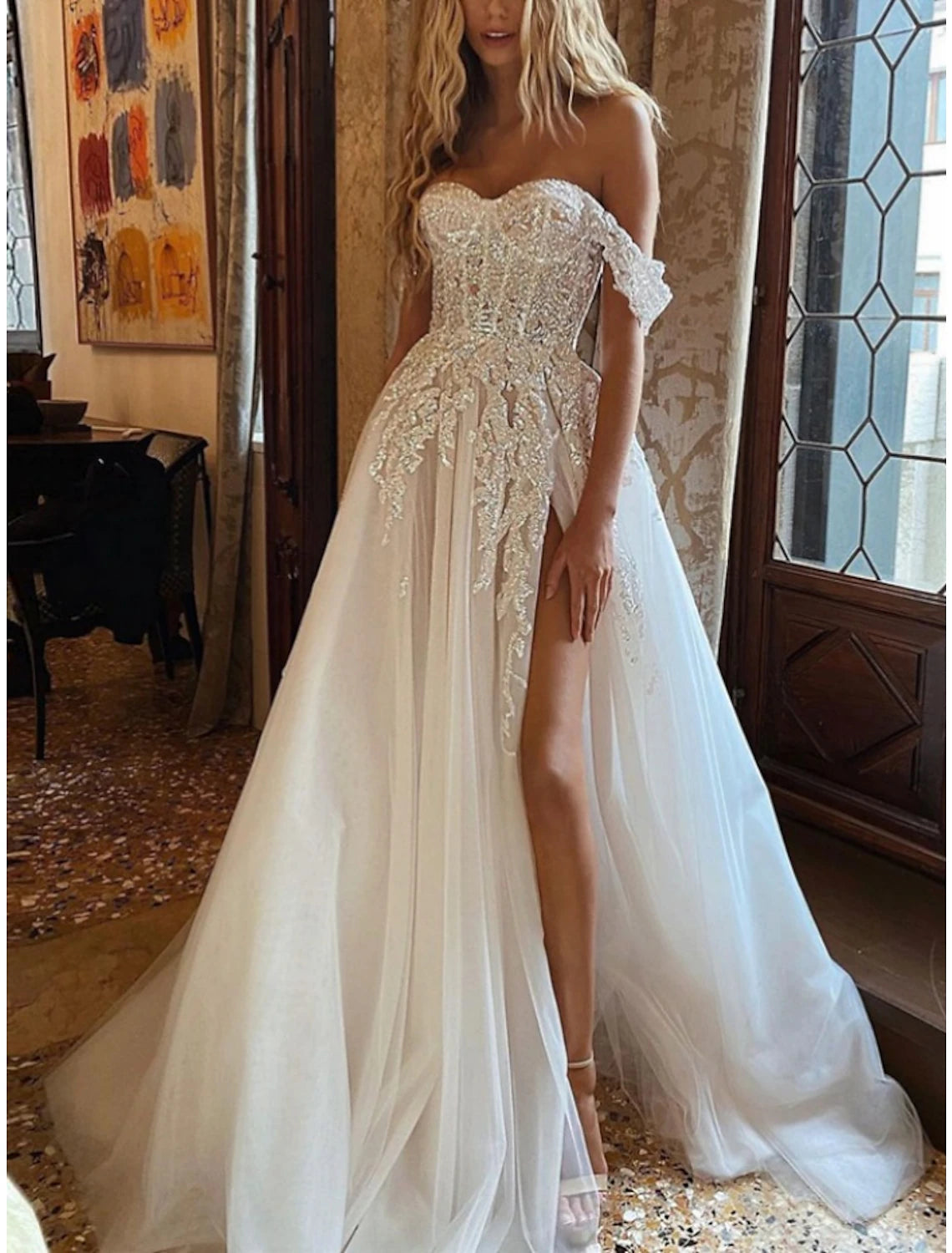 Hall Formal Wedding Dresses A-Line Sweetheart Sleeveless Sweep / Brush Train Lace Bridal Gowns With Pleats Split Front
