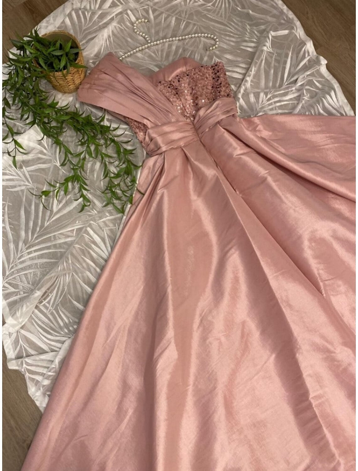 Etui-/Säulen-Abendkleid, elegantes Kleid, formell, Sweep/Pinselzug, kurze Ärmel, eine Schulter, Satin mit gerüschter Pailletten