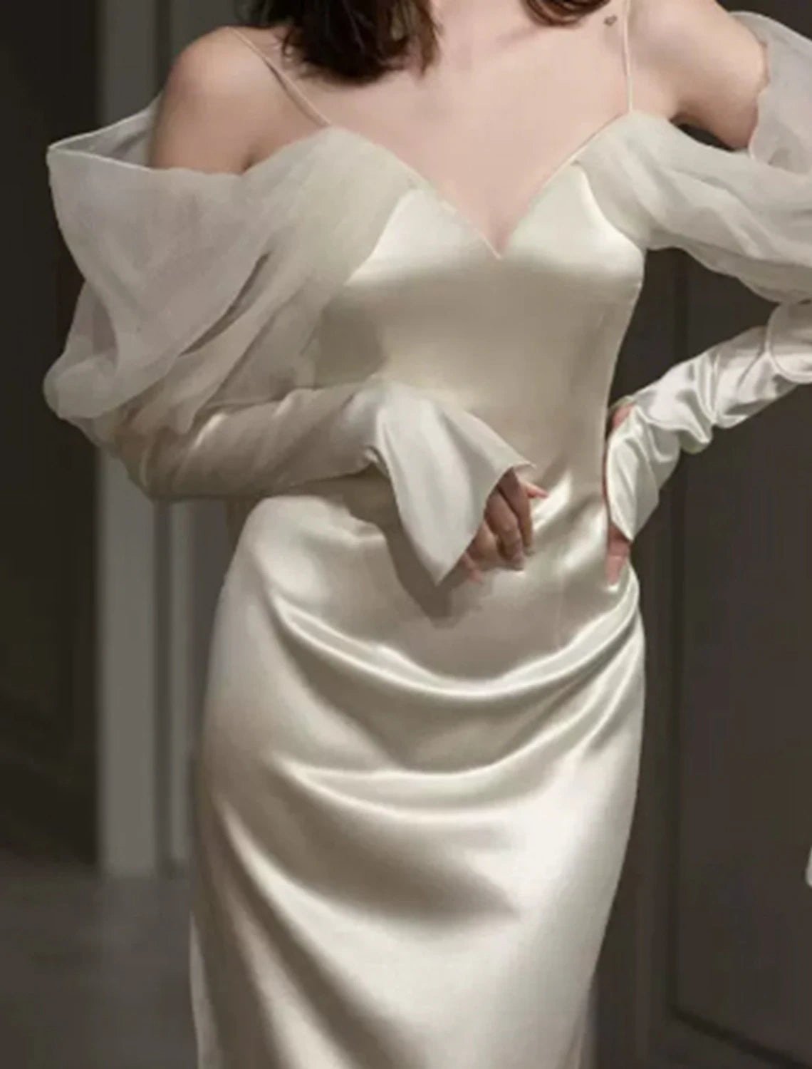 Meerjungfrau/Trompete Abendkleid Elegantes Kleid Formeller Abschlussball Bodenlang Langarm Herzausschnitt Italien Satin mit Knöpfen Schal