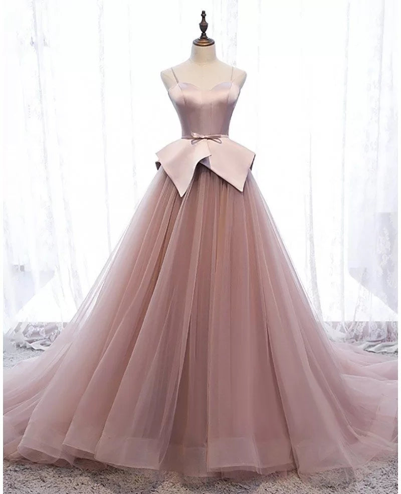 Edles und einzigartiges rosafarbenes, schulterfreies, transparentes Ballkleid mit dünnen rosafarbenen Schulterträgern und rückenfreien Trägern, langes, bodenlanges Ballkleid