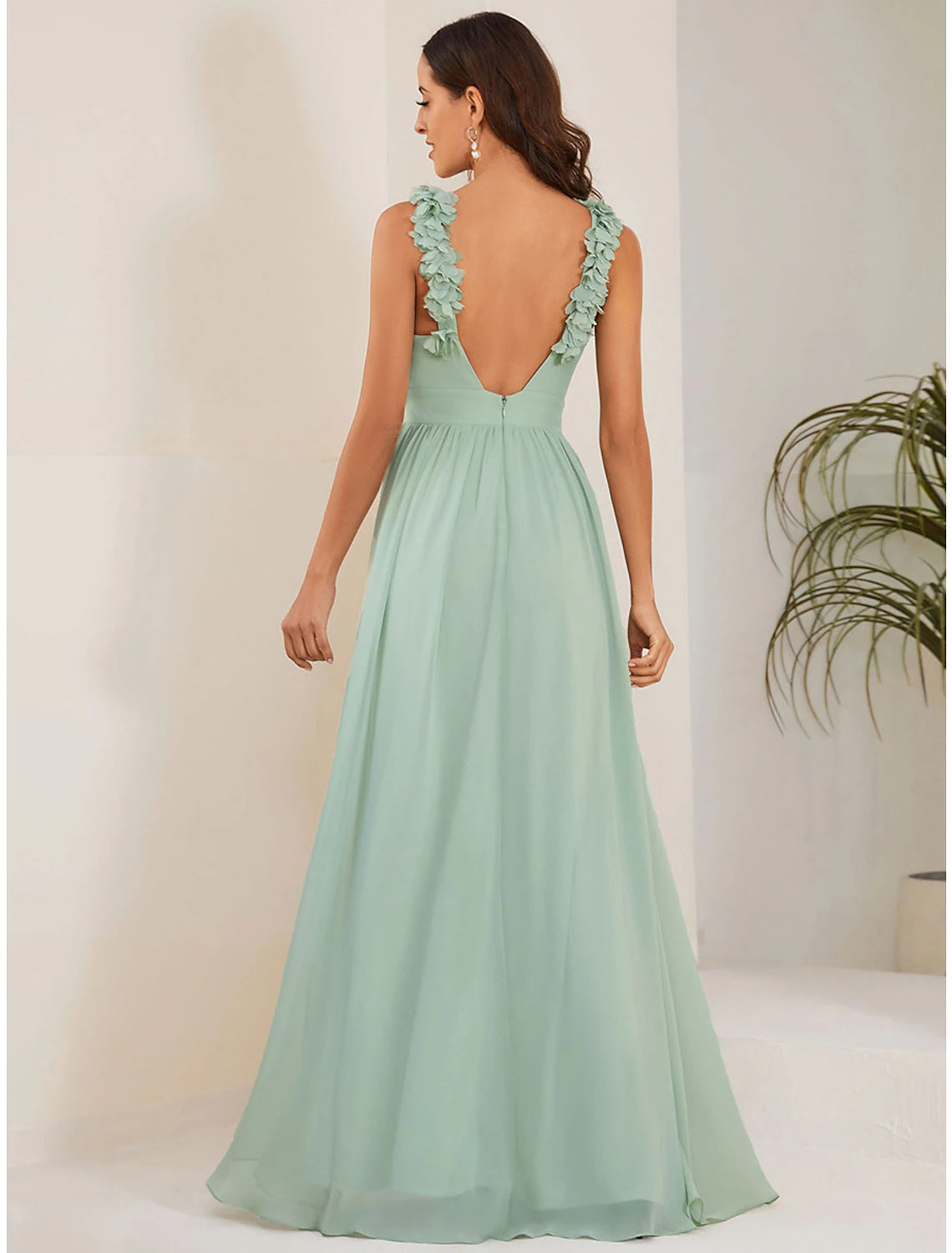 Robe de demoiselle d'honneur en mousseline de soie avec plis et fleurs