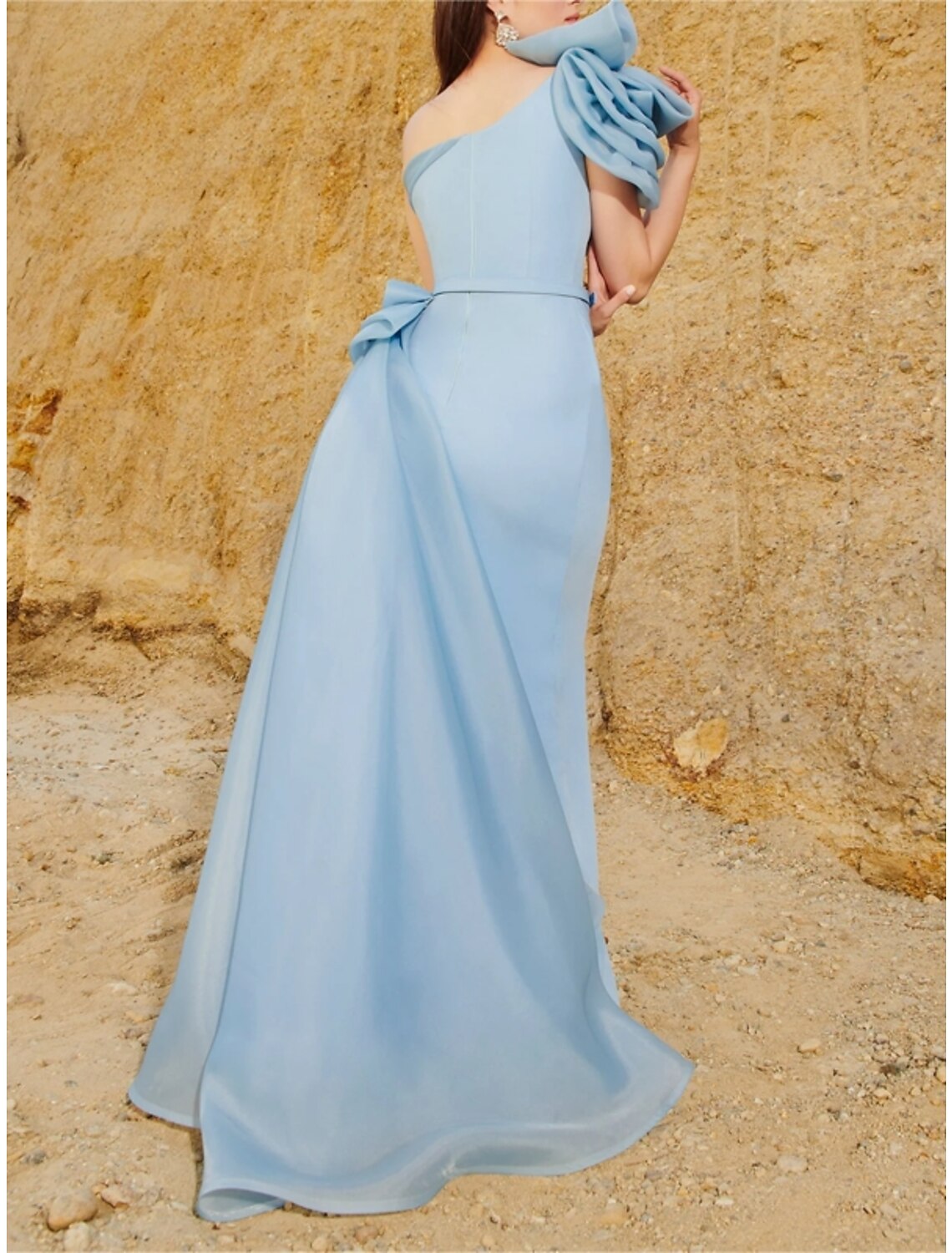 Robe de cocktail fourreau/colonne, robe fendue haute, robe formelle pour invité de mariage, traîne à balayage/pinceau, sans manches, une épaule, tulle avec fleur sur l'épaule