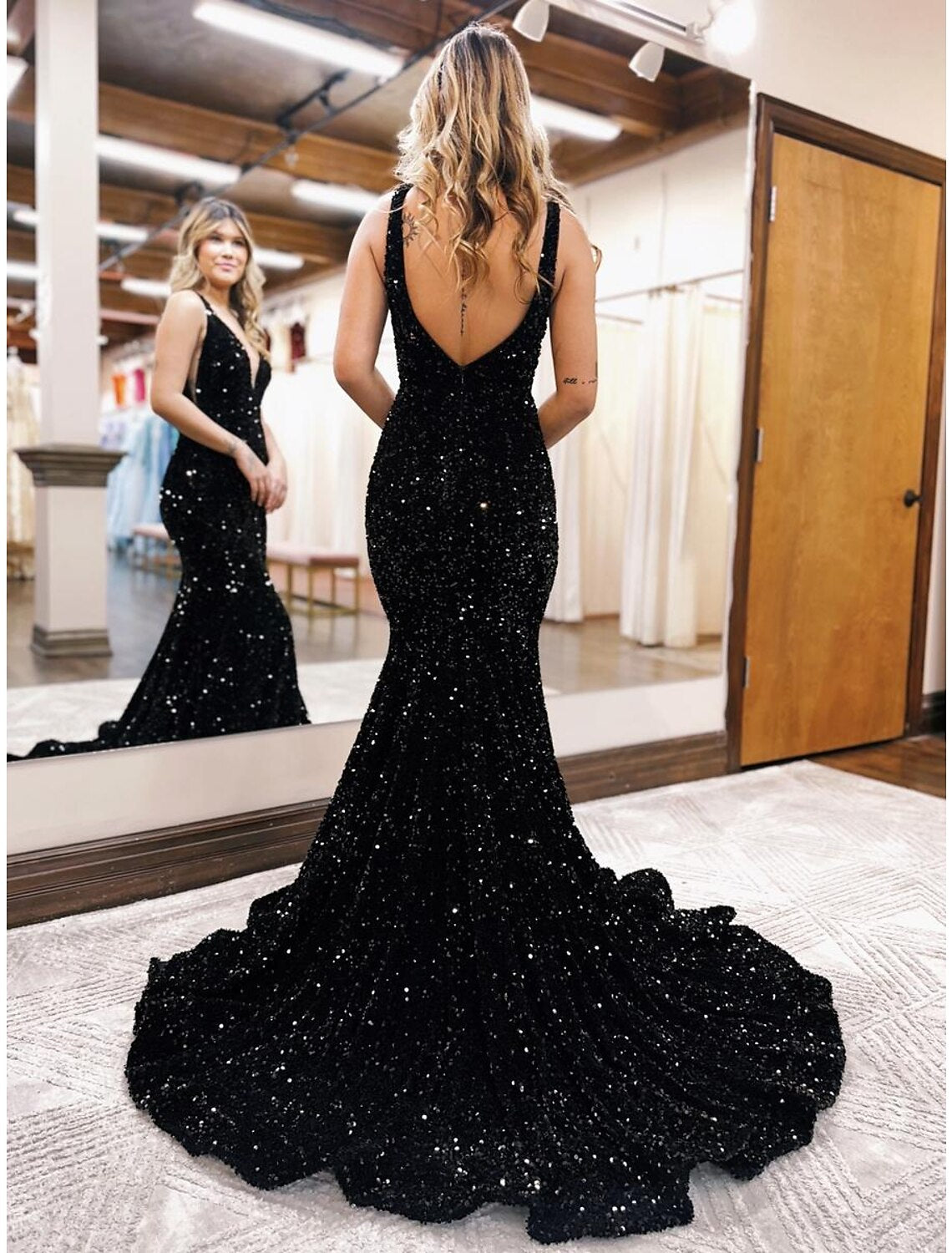 Robe de bal sirène/trompette scintillante et brillante, robe de soirée de mariage formelle, traîne, sans manches, col en V, paillettes, dos nu avec paillettes