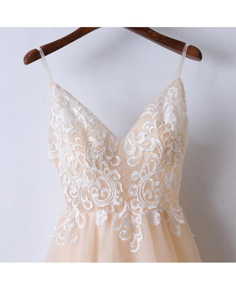 Robe de soirée longue et élégante en dentelle à col en V et bretelles spaghetti