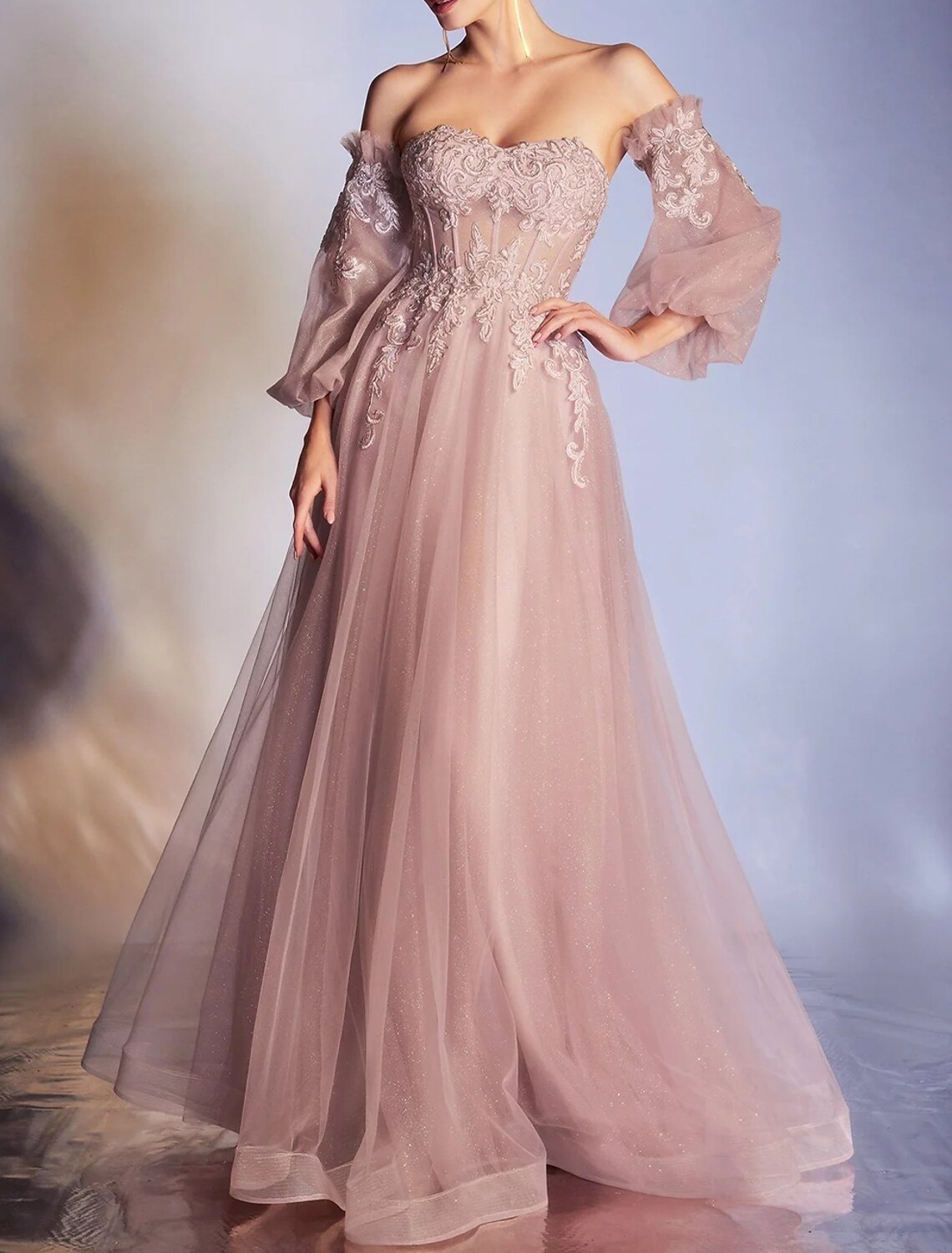 Robe de bal trapèze élégante, longueur au sol, manches 3/4, épaules dénudées, dentelle, dos nu, avec appliques