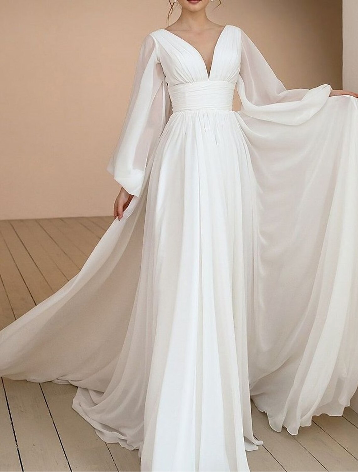 Robe de mariée vintage années 1940/1950, coupe trapèze, col en V, manches longues, traîne courte, en mousseline de soie, avec plis, couleur unie