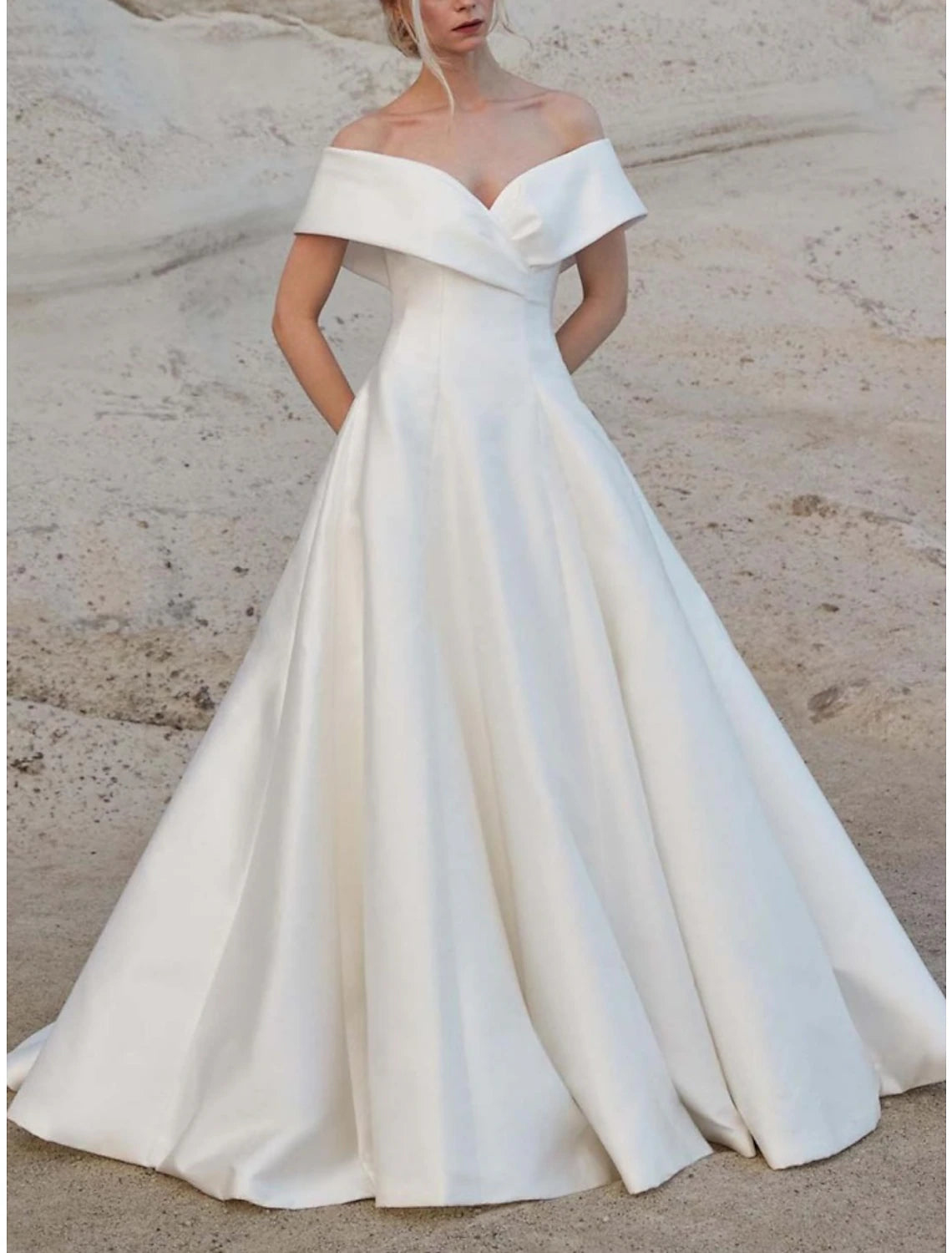 Hall Formale Brautkleider A-Linie Schulterfrei Kurzarm Sweep/Pinsel Schleppe Satin Brautkleider Mit Falten Einfarbig