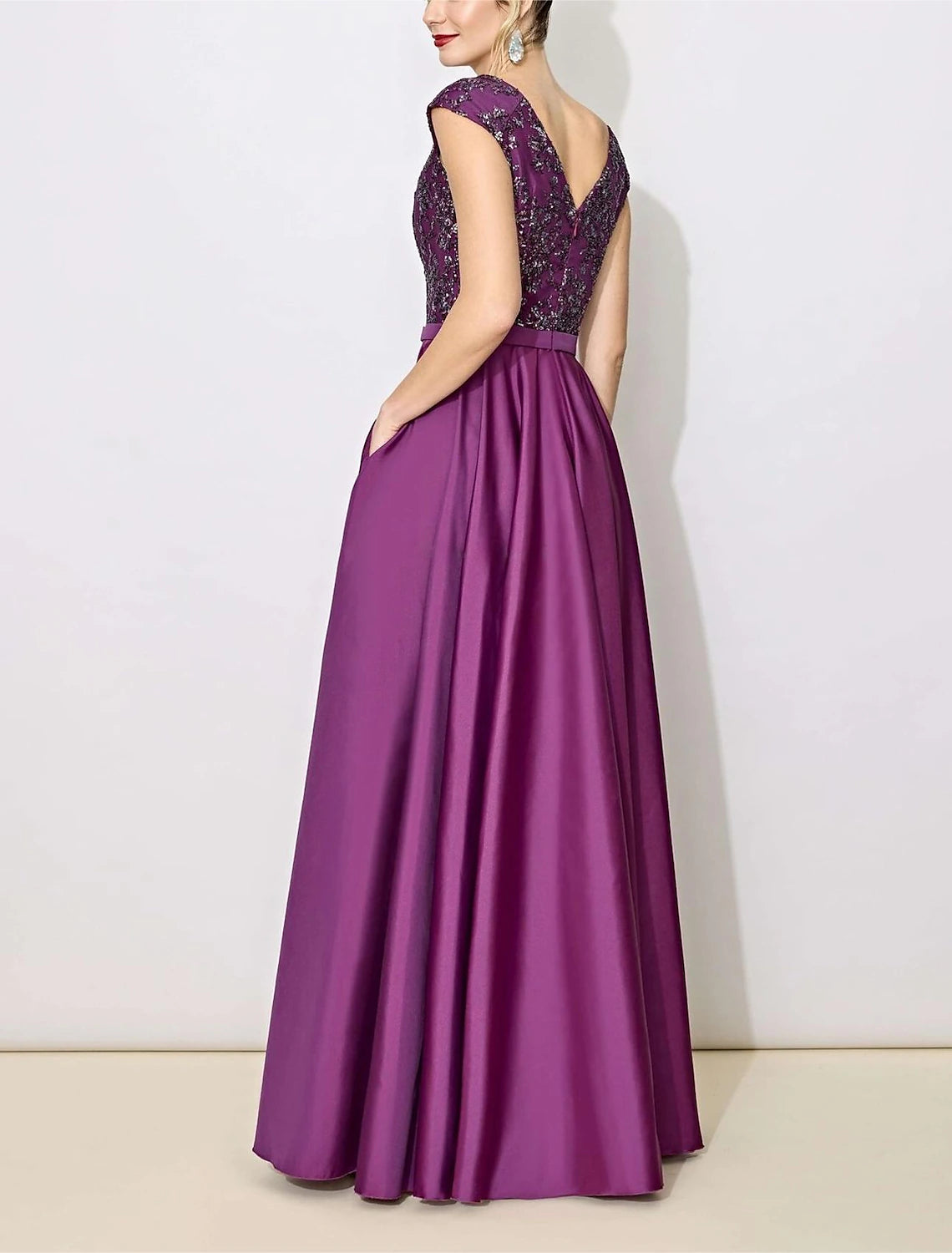 A-Linie Kleid für die Mutter der Braut, formeller Hochzeitsgast, elegant, Bateau-Ausschnitt, bodenlang, mit Pailletten, italienischer Satin, halbe Ärmel, Flügelärmel mit Spitze, Schärpe/Paillettenband
