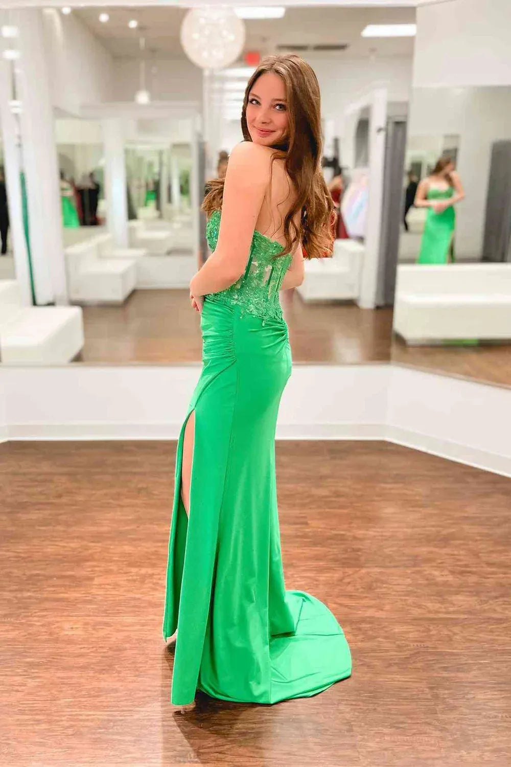 Vibrant Green Mermaid Sweetheart Strapless Sheer-Back Floor-Length Prom Dress