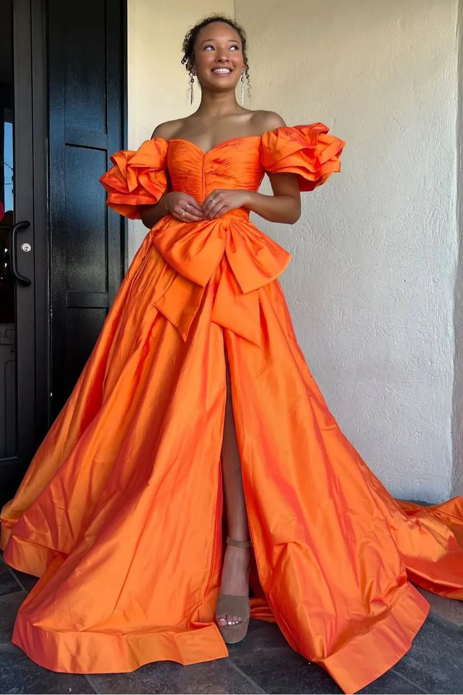 Vibrant Orange Ball‑Gown Sweetheart Off‑The‑Shoulder Open‑Back Floor‑Length Prom Dress
