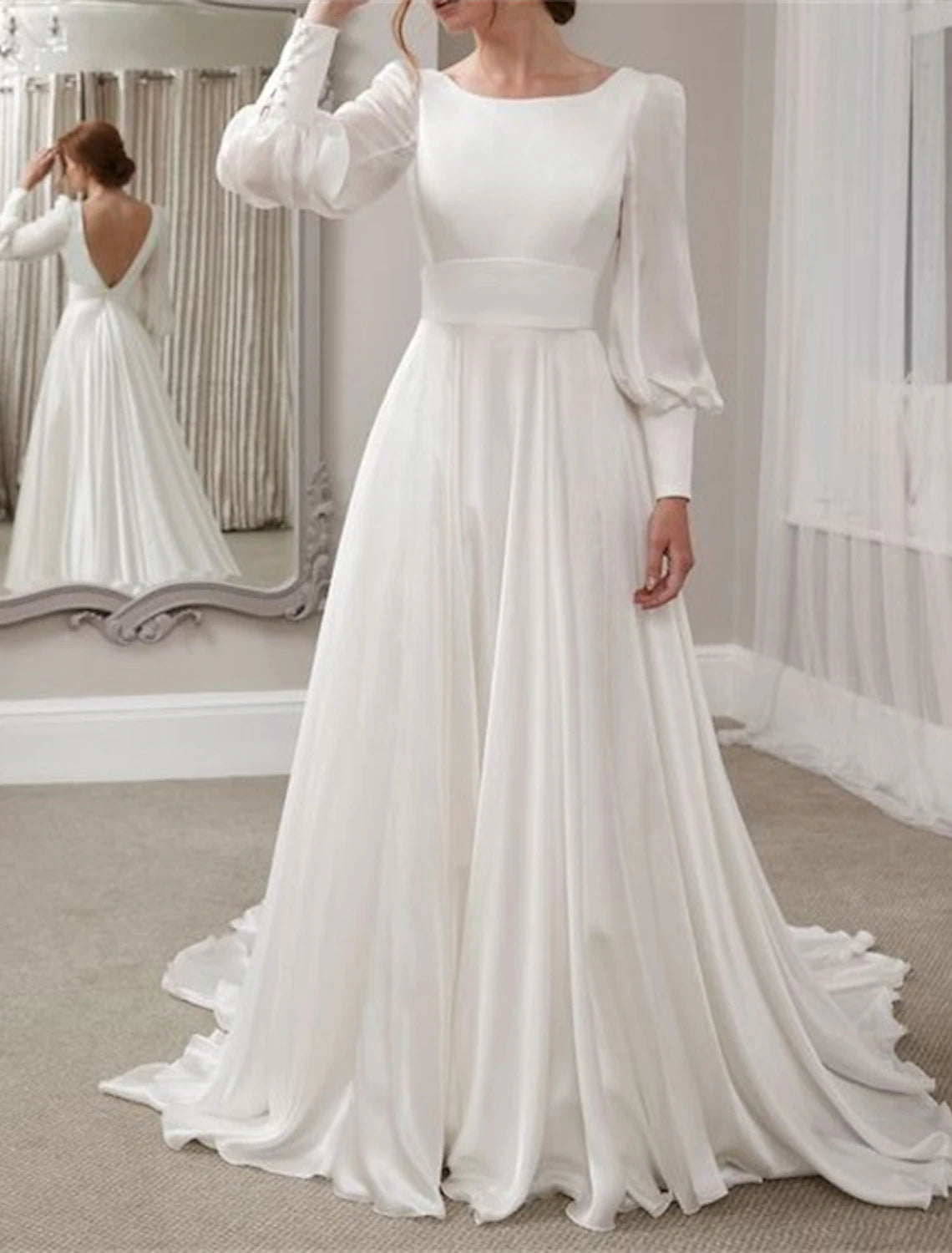 Robe de mariée vintage dos nu années 1940/1950, coupe trapèze, col rond, manches longues, traîne courte, en mousseline de soie, couleur unie
