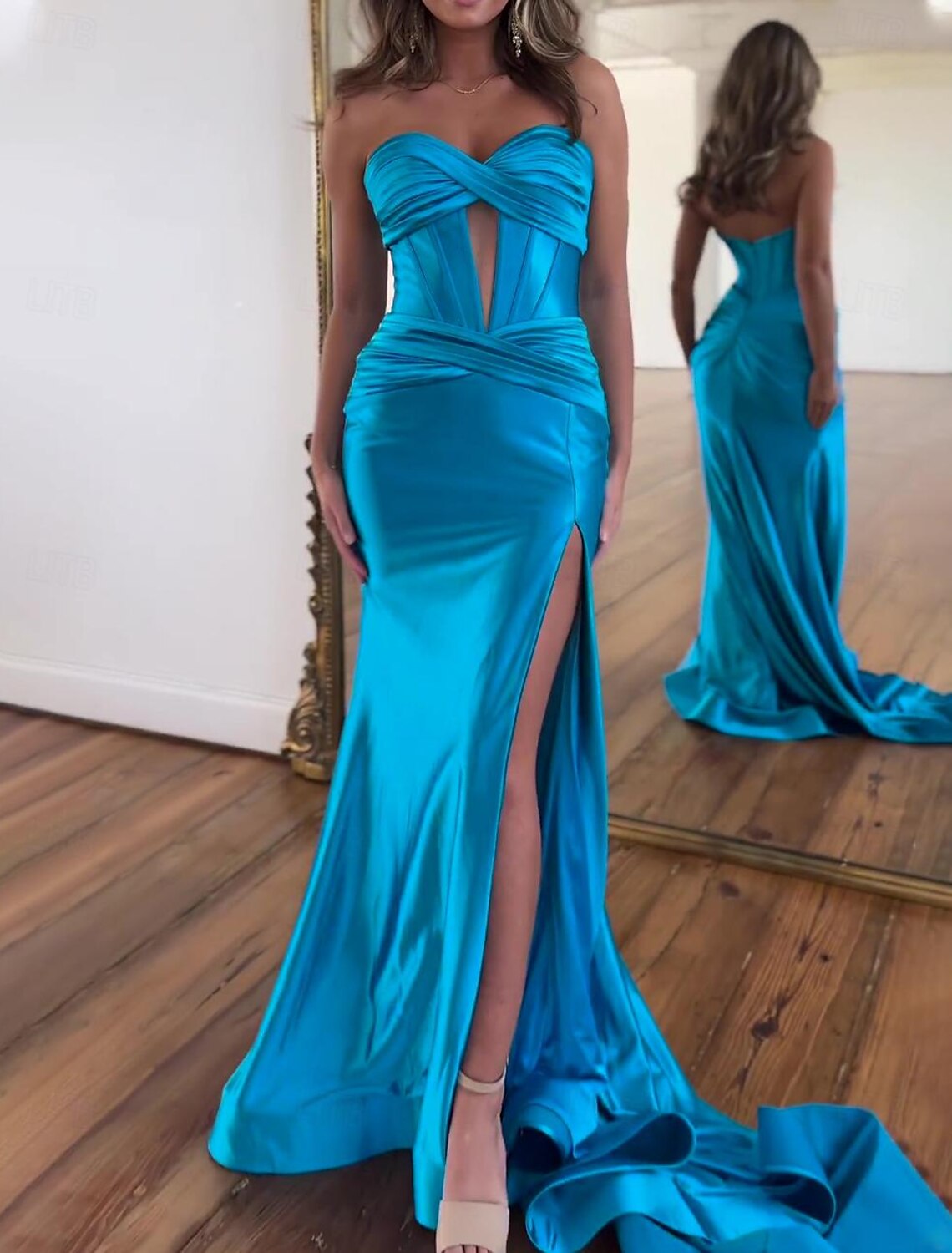 Robe de bal trapèze élégante, longueur au sol, sans manches, sans bretelles, en satin avec fente froncée