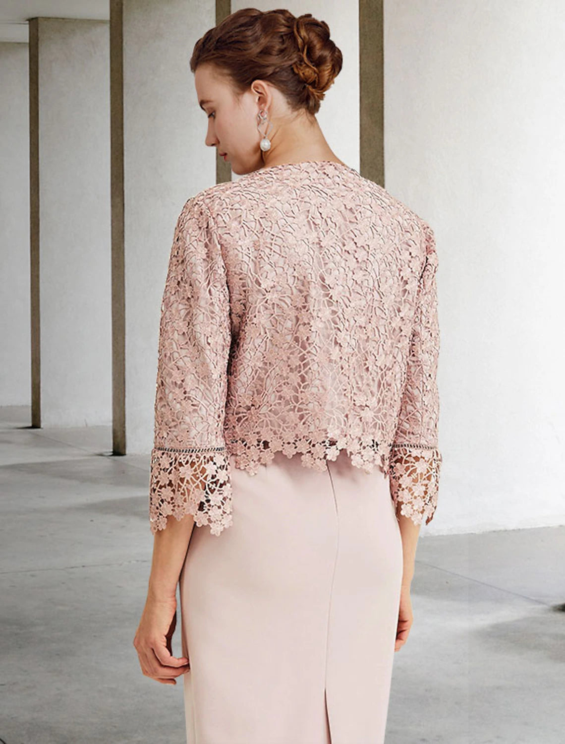 Zweiteiliges Etuikleid/Säulenkleid für die Brautmutter, elegantes Rundhalskleid, knielang, Chiffon, Spitze, kurze Ärmel, kurze Jacke, Kleider mit Rüschen und Applikationen