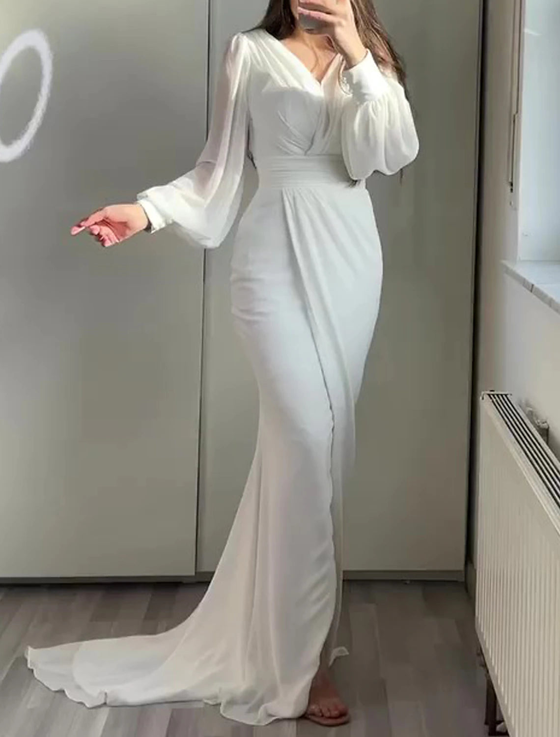 Meerjungfrau/Trompete Abendkleid Elegantes Kleid Formeller Hochzeitsgast Hofschleppe Langarm V-Ausschnitt Stretch-Chiffon mit Rüschen