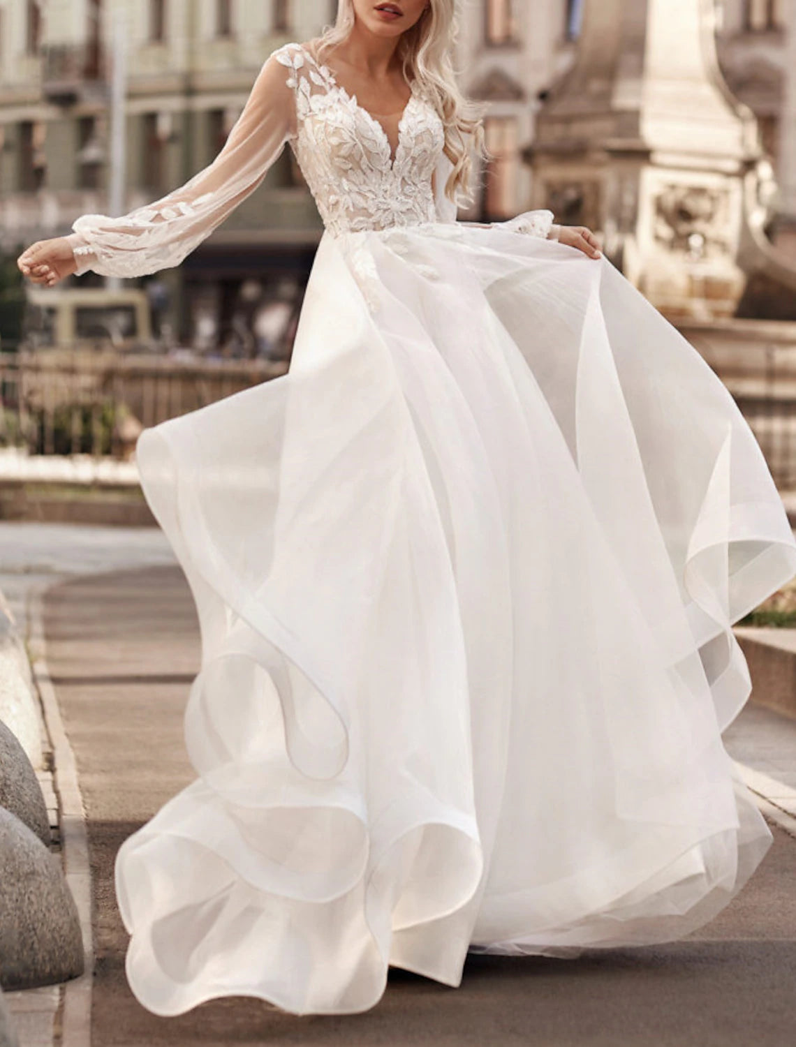 Robe de mariée bohème de plage, coupe trapèze, col en V, manches longues, traîne courte, en dentelle, avec appliques, couleur unie