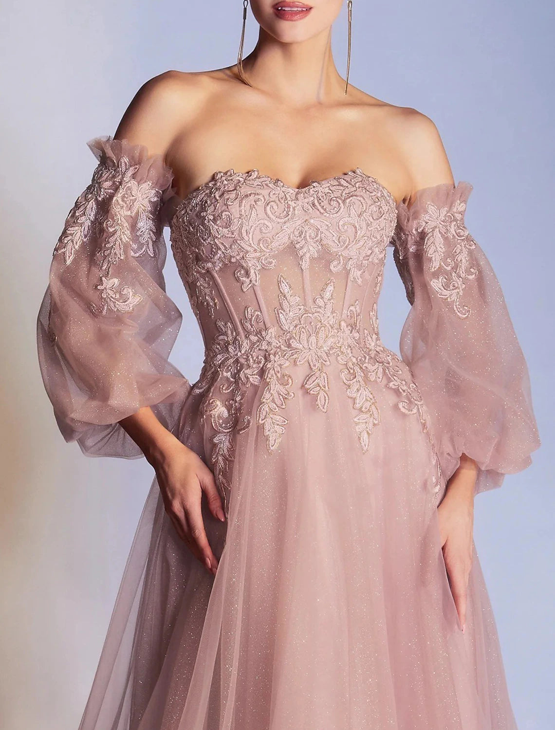 Robe de bal trapèze élégante, longueur au sol, manches 3/4, épaules dénudées, dentelle, dos nu, avec appliques
