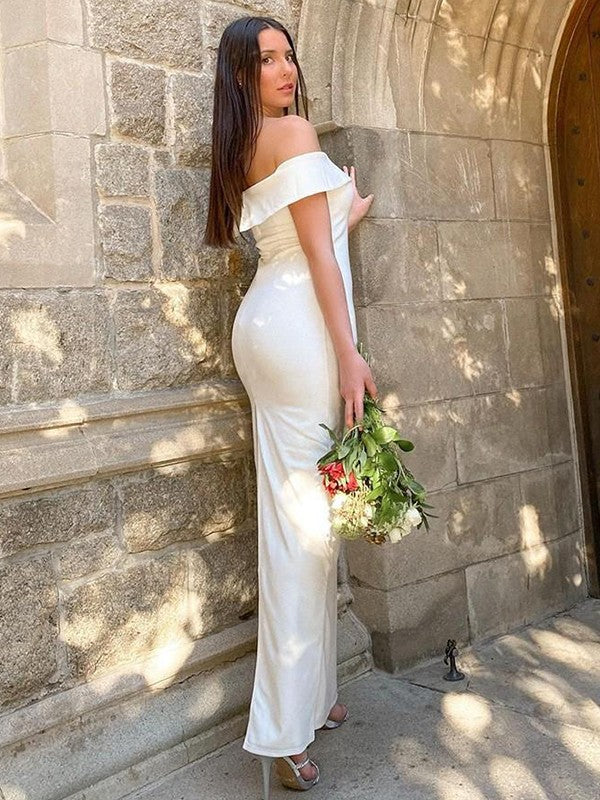 Robe de mariée fourreau/colonne en crêpe extensible à volants, épaules dénudées, sans manches, longueur au sol