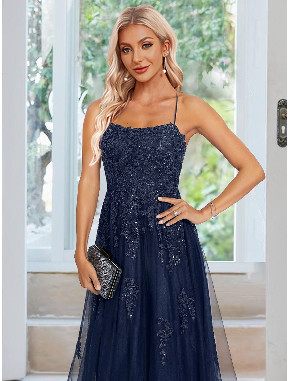 Robe de soirée trapèze fourreau/colonne à fleurs, longueur au sol, sans manches, bretelles spaghetti, tulle avec appliques à paillettes