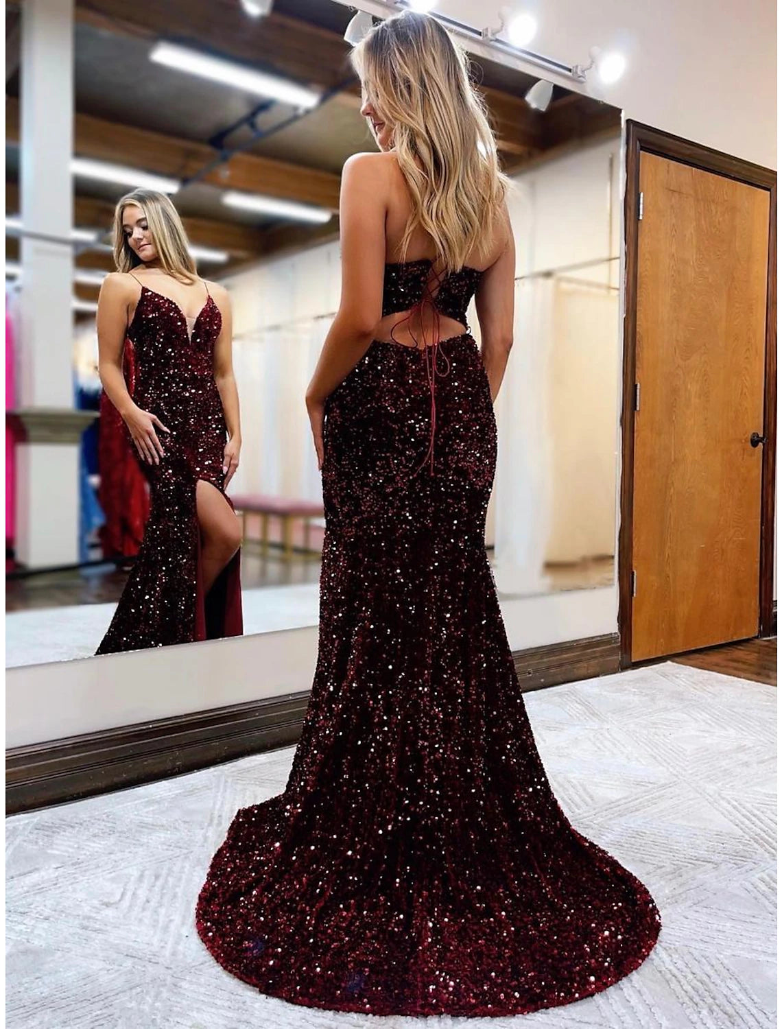 Meerjungfrau/Trompete Ballkleider Sparkle &amp; Shine Kleid Formale Hochzeit Party Hofschleppe Ärmellos V-Ausschnitt Pailletten Rückenfrei mit Pailletten Schlitz