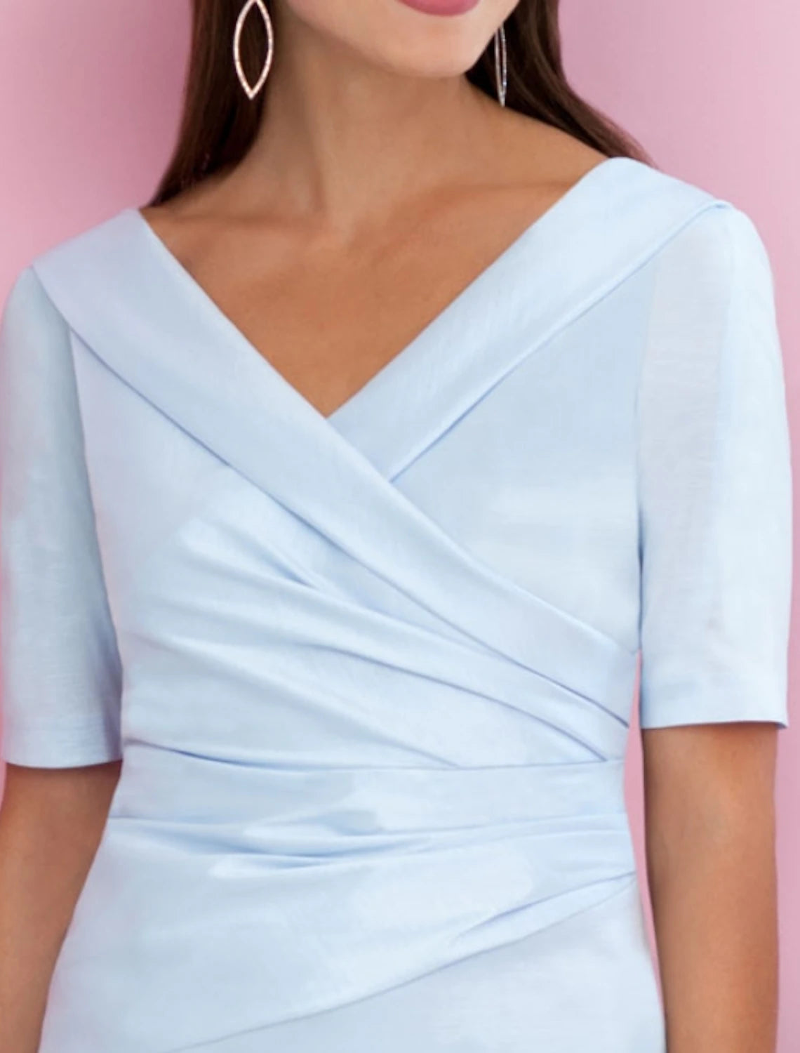 Etuikleid/Säulenkleid für die Brautmutter, elegantes Kleid für Hochzeitsgäste, V-Ausschnitt, knielang, Satin, kurze Ärmel mit Rüschen