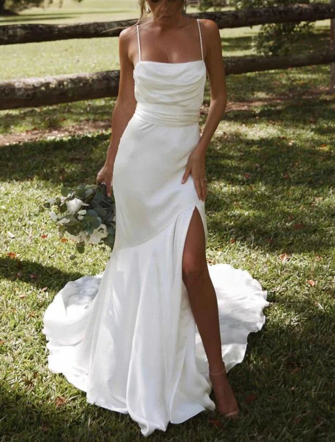Robes de mariée de plage sirène / trompette caraco sans manches balayage / brosse traîne robes de mariée en satin avec fronces