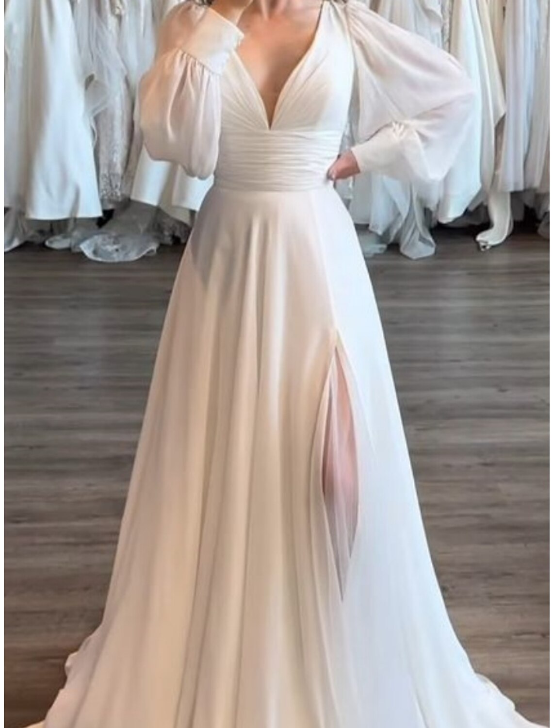 Reife Brautkleider A-Linie V-Ausschnitt Langarm Sweep / Pinsel Schleppe Chiffon Brautkleider mit Falten gerüscht