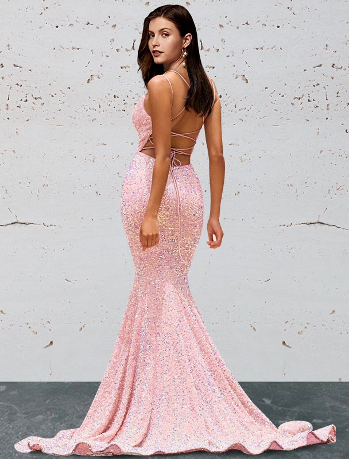 Robe de bal sirène/trompette dos nu, traîne courte, sans manches, décolleté en cœur, paillettes, dos nu