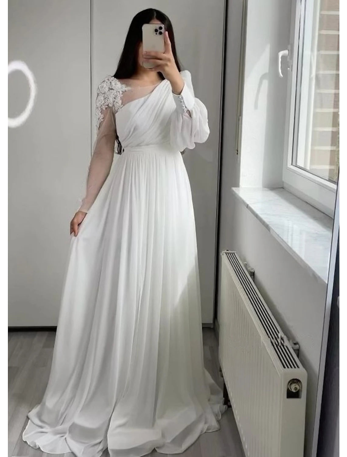 Kleine weiße Kleider Brautkleider A-Linie U-Boot-Ausschnitt Langarm Bodenlang Chiffon Brautkleider mit Falten Applikationen