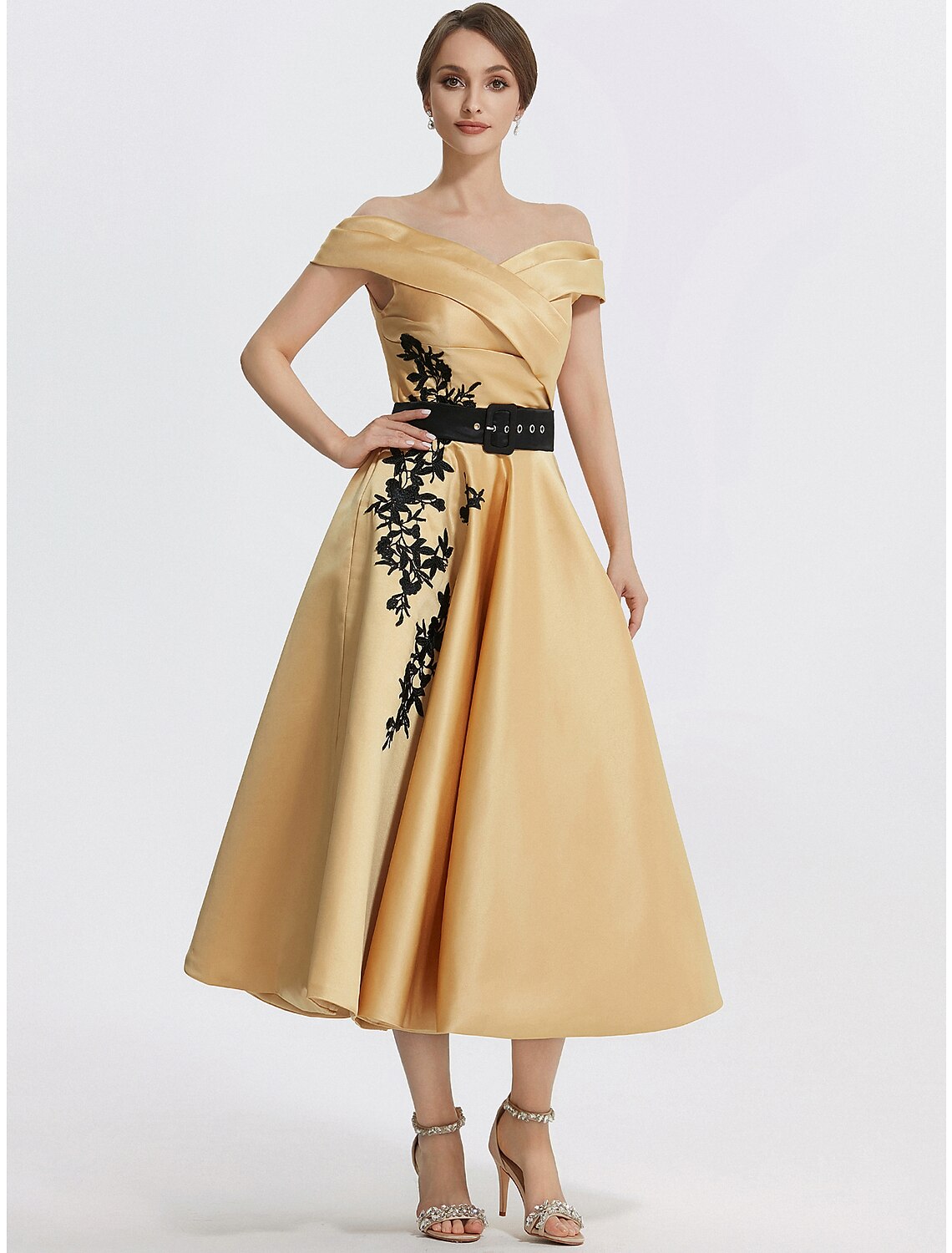 Robe de cocktail trapèze élégante, robe de bal formelle, longueur thé, sans manches, épaules dénudées, satin avec applications