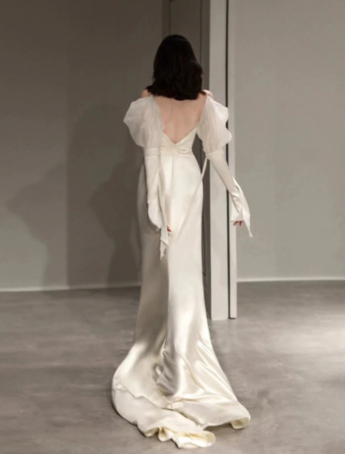 Meerjungfrau/Trompete Abendkleid Elegantes Kleid Formeller Abschlussball Bodenlang Langarm Herzausschnitt Italien Satin mit Knöpfen Schal