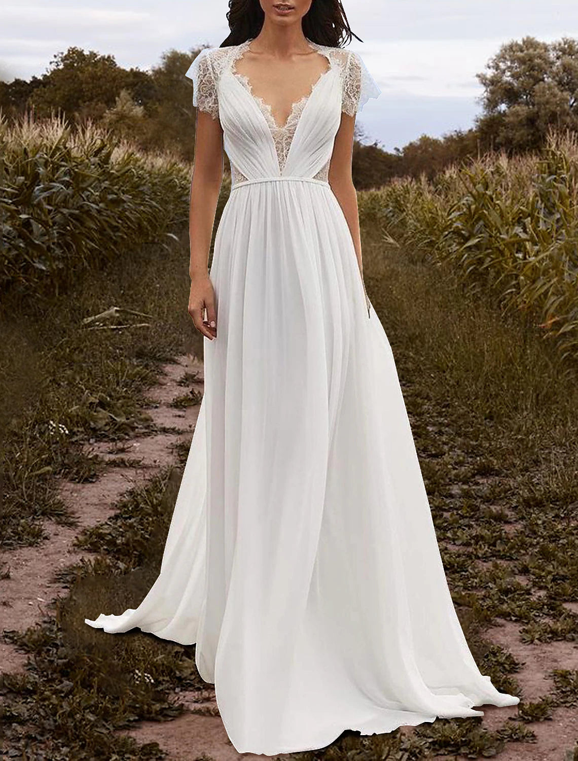 Robe de mariée dos nu, coupe trapèze, col en V, manches courtes, traîne courte, en mousseline, avec plis