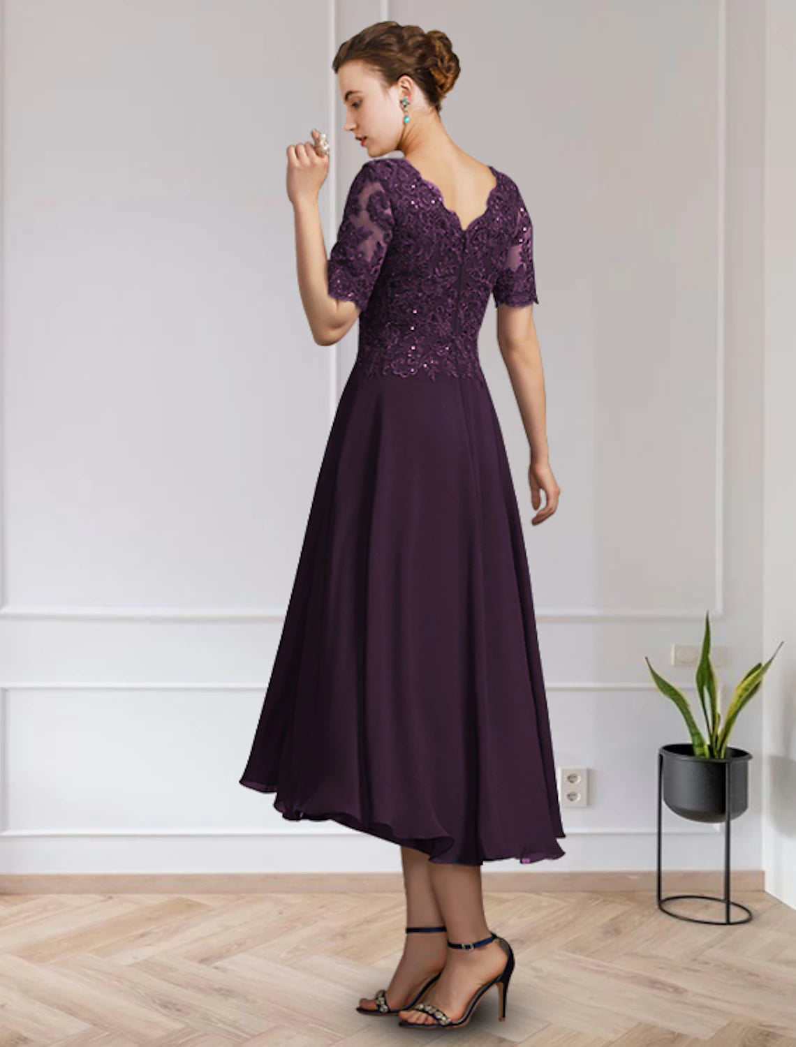 A-Line Mother of the Bride Dress Wedding Guest Elegant V Neck Floor Length Chiffon Lace Short Sleeve with Appliques
